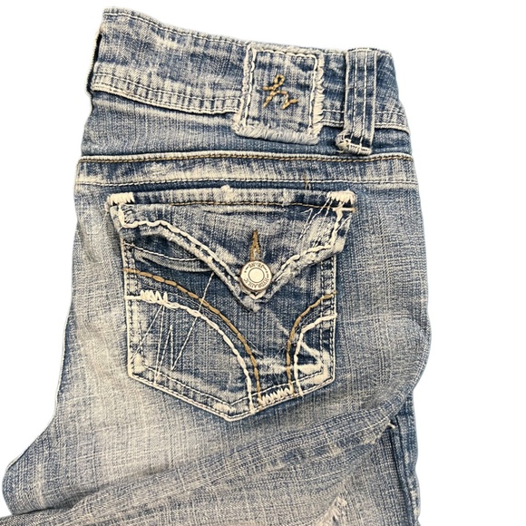 Hydraulic Jeans Capris - Picture 4 of 9